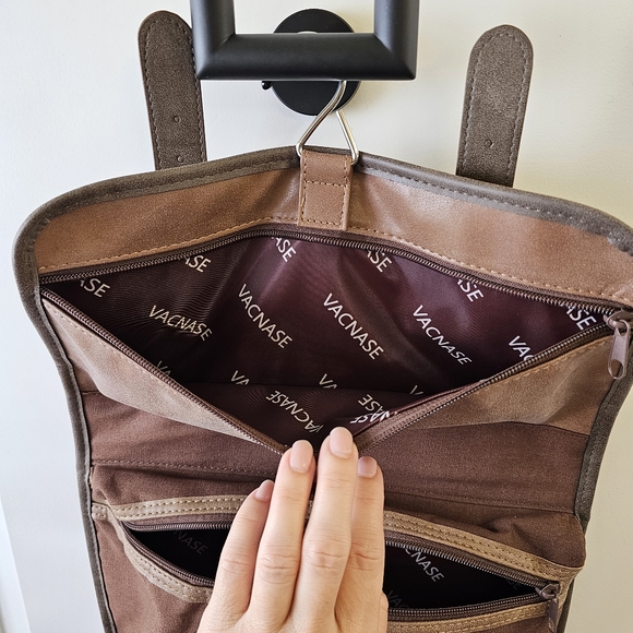 Hanging Toiletry Bag - Picture 5 of 6